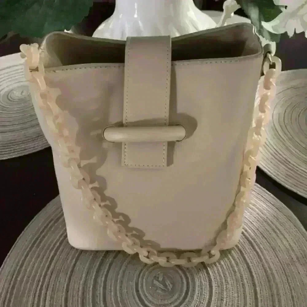 Fashionable Chain Handle Shoulder Bag Elegant Solid Color Leather Bucket Purse - Picture 6 of 16